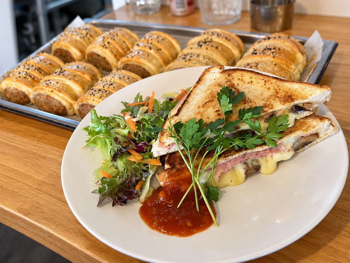 A toasted cafe sandwich with salad and relish